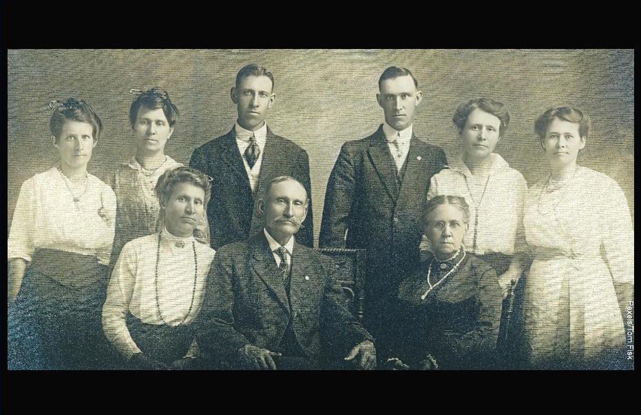 Svart-hvitt familiebilde - Klikk for stort bilde